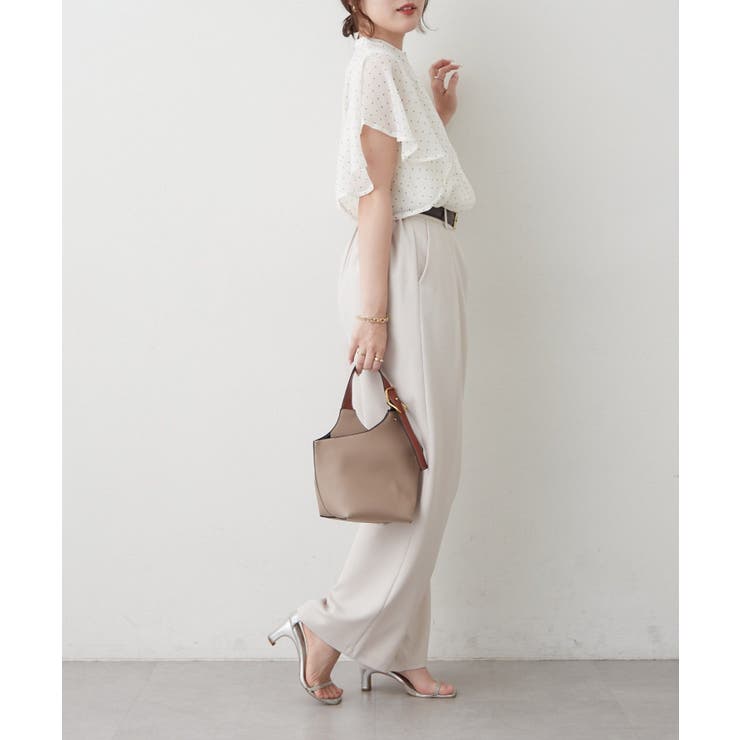 【Web限定】オフィスカジュアルにも♪袖フレアーバンドカラーブラウス | NICE CLAUP / OLIVE des OLIVE　OUTLET | 詳細画像2 