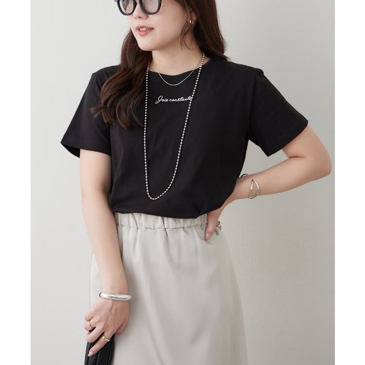 シンプルで着回しやすい、プレート付ロゴTシャツ | RMAF　NICE CLAUP / OLIVE des OLIVE | 詳細画像9 