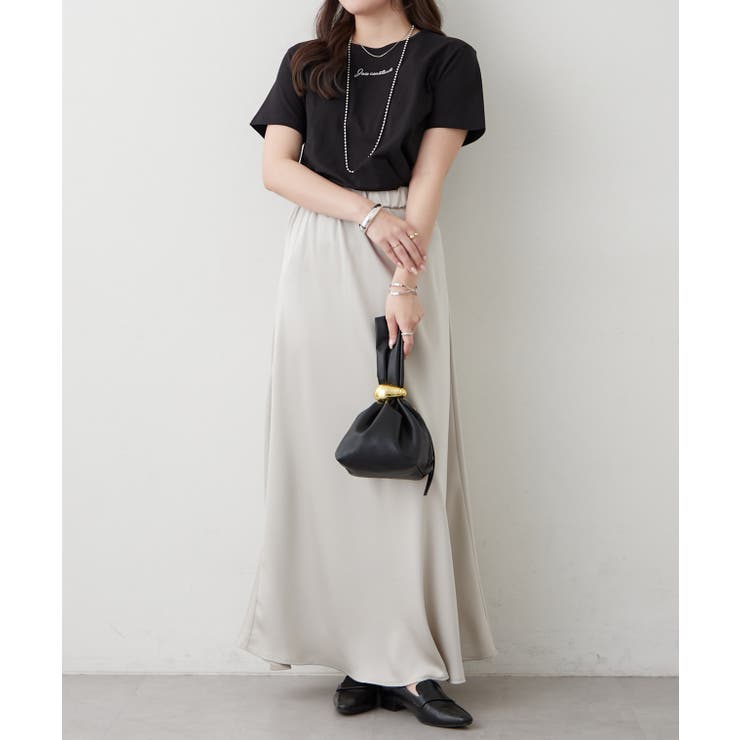 シンプルで着回しやすい、プレート付ロゴTシャツ | RMAF　NICE CLAUP / OLIVE des OLIVE | 詳細画像14 