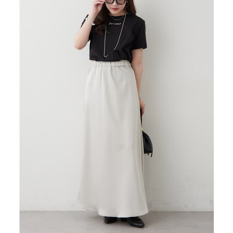 シンプルで着回しやすい、プレート付ロゴTシャツ | RMAF　NICE CLAUP / OLIVE des OLIVE | 詳細画像15 