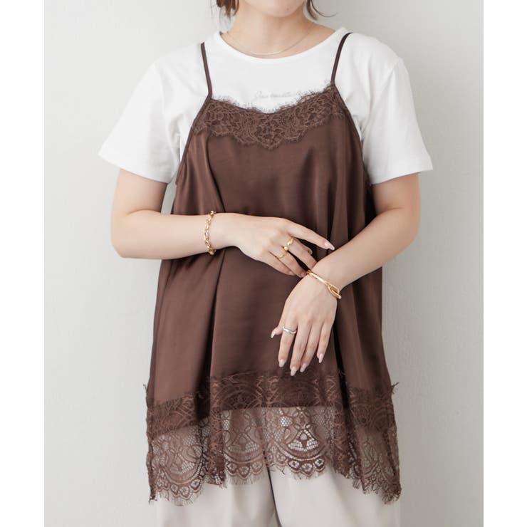 シンプルで着回しやすい、プレート付ロゴTシャツ | RMAF　NICE CLAUP / OLIVE des OLIVE | 詳細画像4 