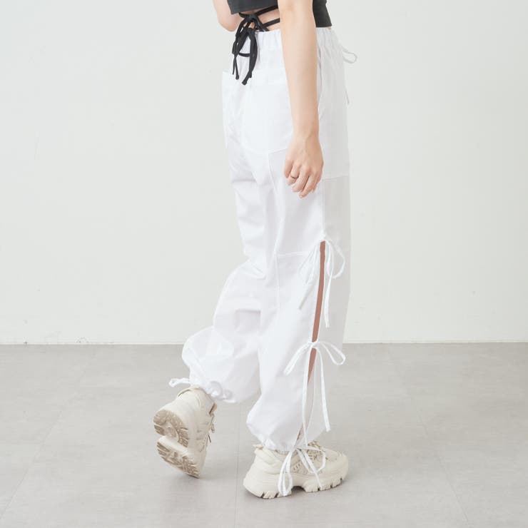 エムズグレイシーM'S GRACY 新品‼︎パールが可愛いホワイトクロップドパンツ エムズグレイシーM'S GRACY 新品‼︎パールが可愛いホワイト