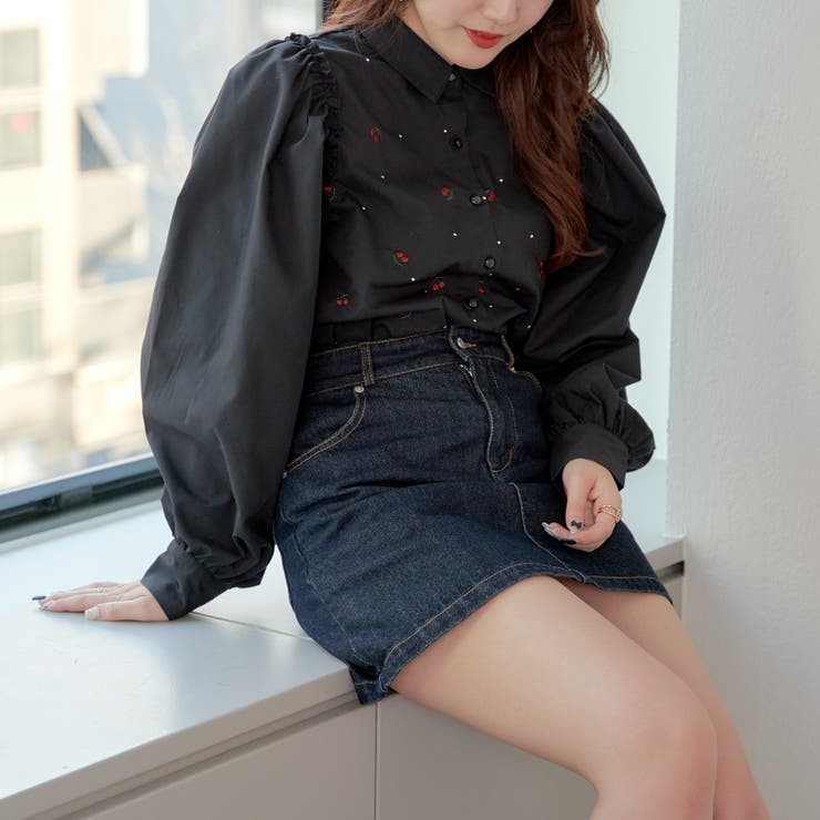チェリー刺繍ブラウス[品番：OLOW0012200]｜RMAF NICE CLAUP / OLIVE