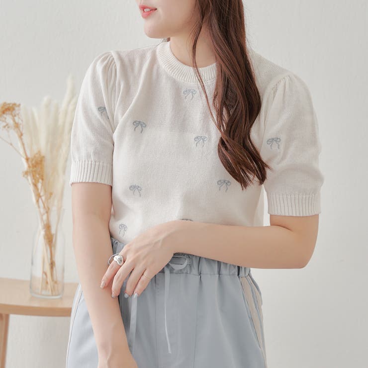 ふりふ リボン刺繍 ニットケープ アイボリー リボン刺繍ニット[品番：OLOW0012912]｜RMAF NICE CLAUP / OLIVE