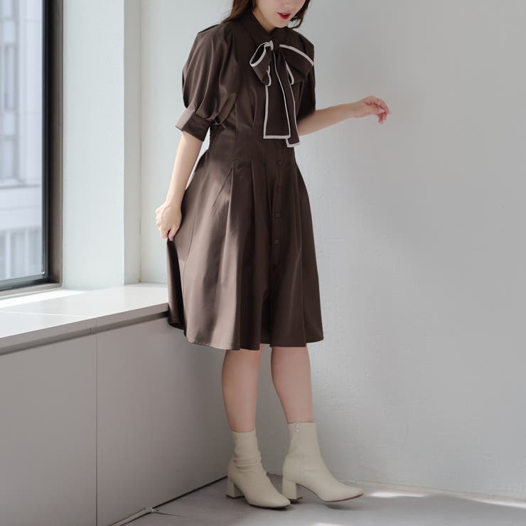 美品 オッズオネスト 天使柄 肩出しレースアップワンピース 茶 レースアップワンピース[品番：OLOW0014162]｜RMAF NICE CLAUP / OLIVE