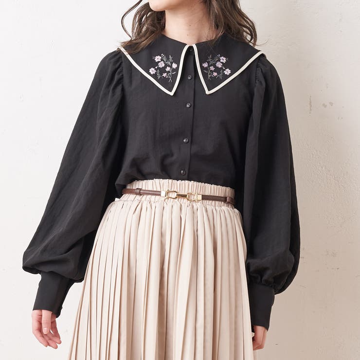 衿刺繍入りボリュームスリーブブラウス