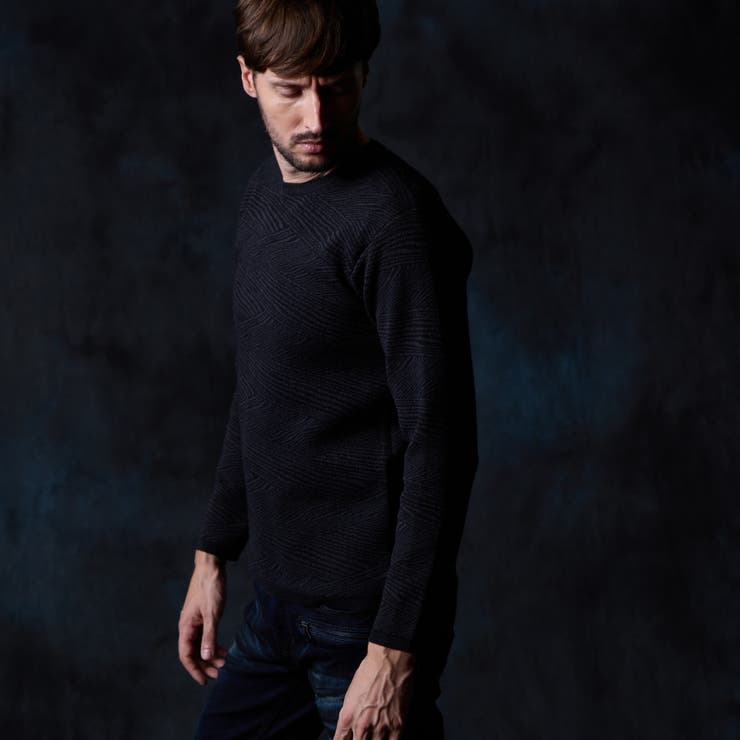 39チャコールグレー | 幾何学風バイヤス柄クルーネックニット | NICOLE