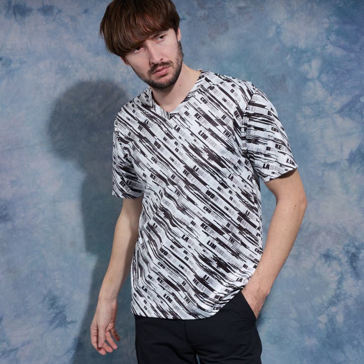 09ホワイト | バイアスグラデーションロゴプリントVネック半袖Ｔシャツ | NICOLE