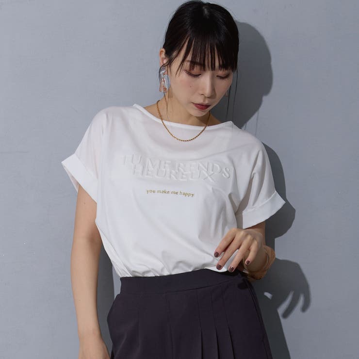 28オフホワイト | エンボス刺繍Tシャツ | NICOLE