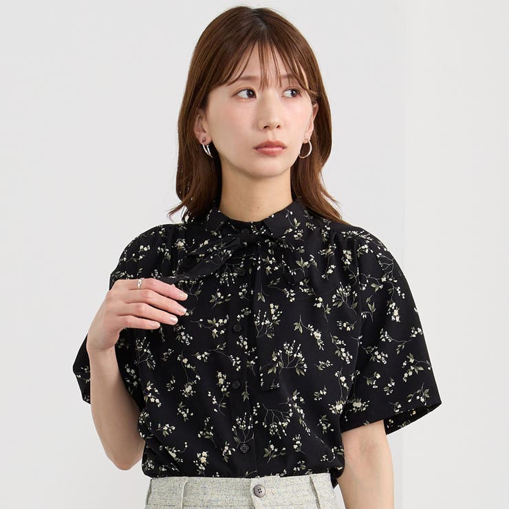 リボン付き柄ブラウス[品番：NICW0006721]｜NICOLE（ニコル）の