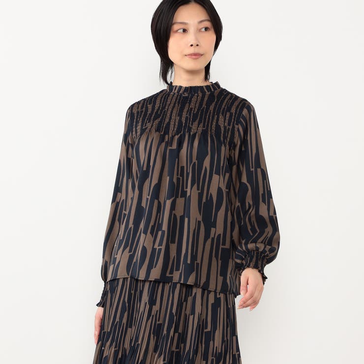 46カーキ | ゼブラ風柄シャーリングブラウス | NICOLE