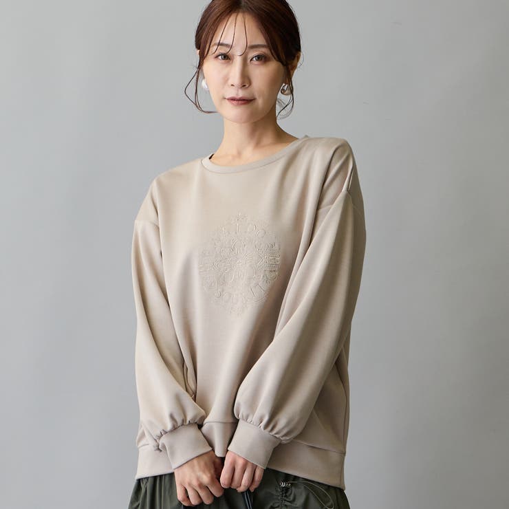 18ベージュ | モチーフ刺繍入りダンボールプルオーバー | NICOLE