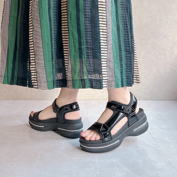 ブラック | 軽やかに盛れる 厚底 アーバンストラップサンダル | Noubel Voug Relax