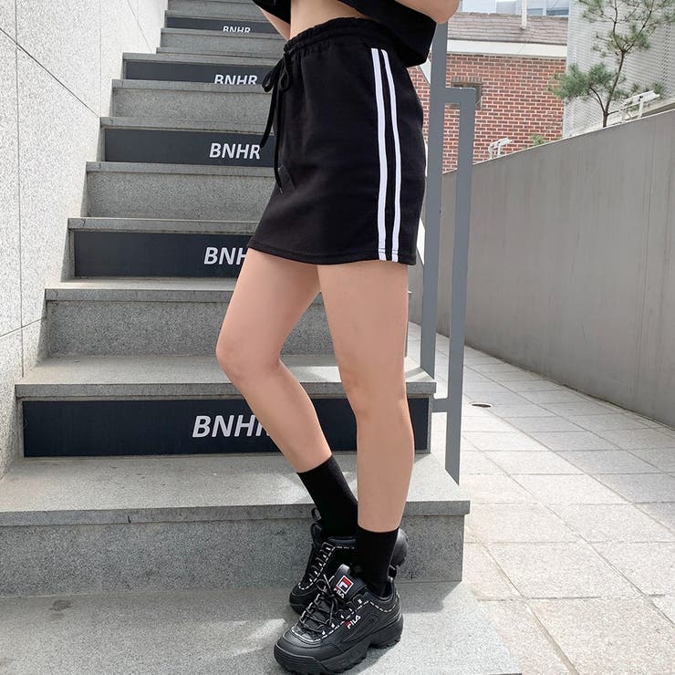 サナ衣装 危ないミニスカート | TikTok