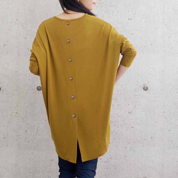 バックボタンでどこから見ても美しい ドルマンニットトップス