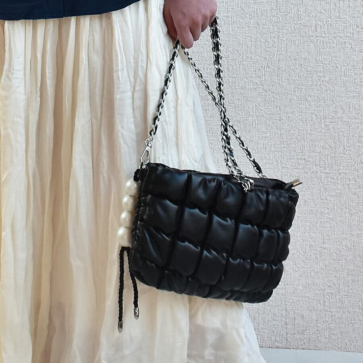 タッセル付きキルティングチェーンバッグ スマホバッグ シンプル 品番 Xl Slender スレンダー のレディースファッション通販 Shoplist ショップリスト