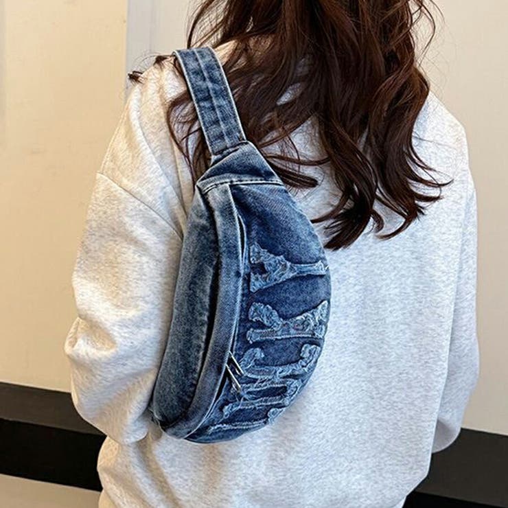   Jeans ロゴ スリムクロスボディ ボディバッグ DIESEL（ディーゼル）の「レディース ラウンドDロゴ デニム