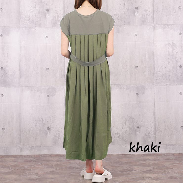 カーキ