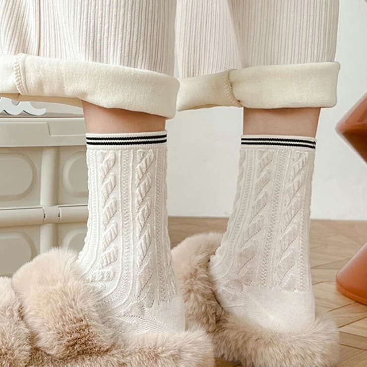 【名入れ無料】 配色ライン立体ケーブル編みソックス クルー丈 靴下[品番 Legwear