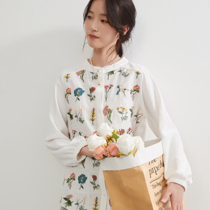 WHITE | 花柄刺繍長袖ブラウスレディーストップス綿麻コットンリネン白シャツ | On One's Own