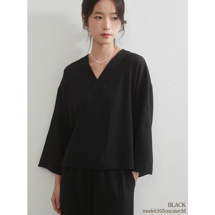 BLACK | Vネックブラウスとワイドパンツ上下セットセットアップ | On One's Own