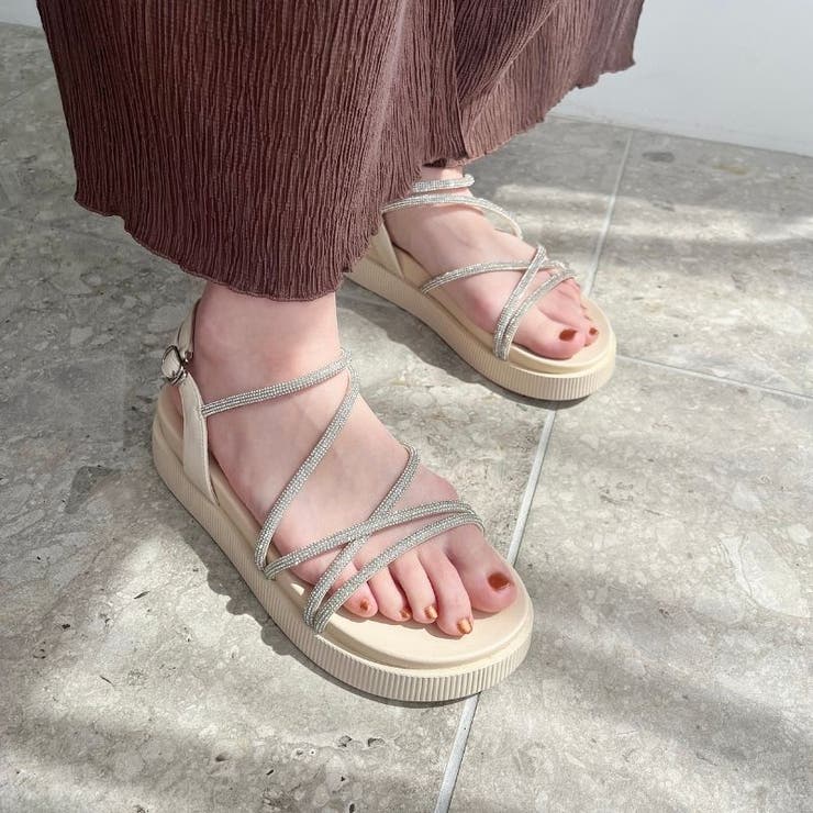 ベージュ