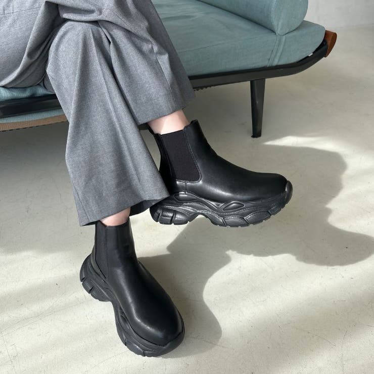 Tricker's（トリッカーズ）プレーントゥサイドゴアブーツ