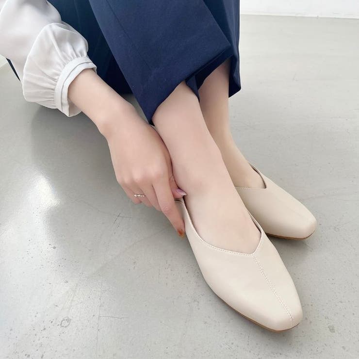 ベージュ