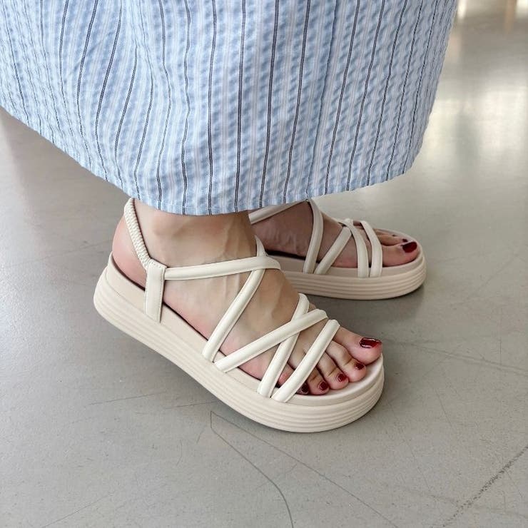 ベージュ