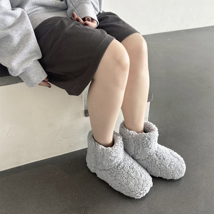 ライトグレー