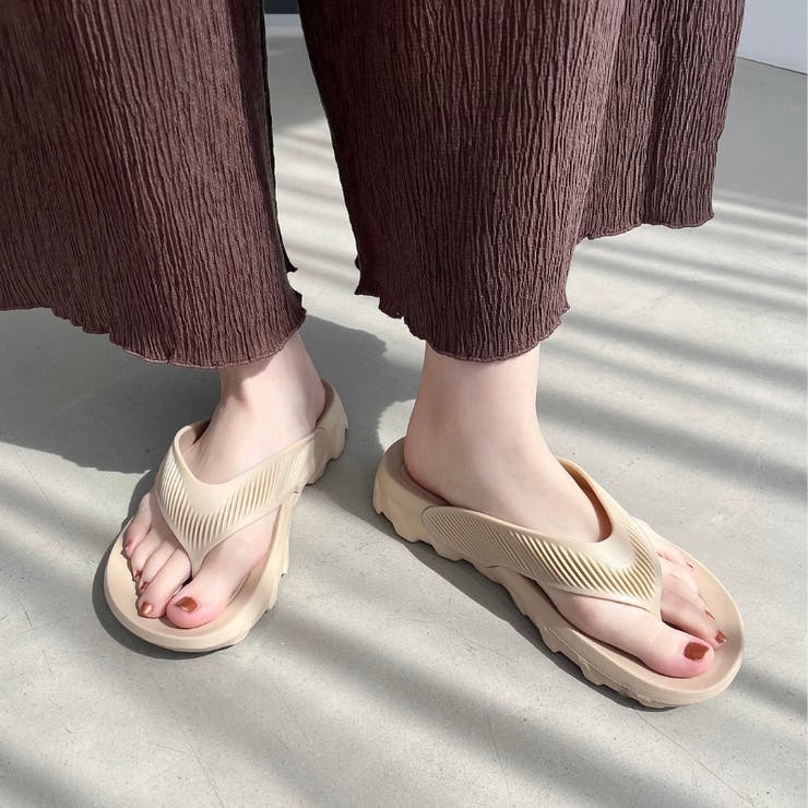 ベージュ