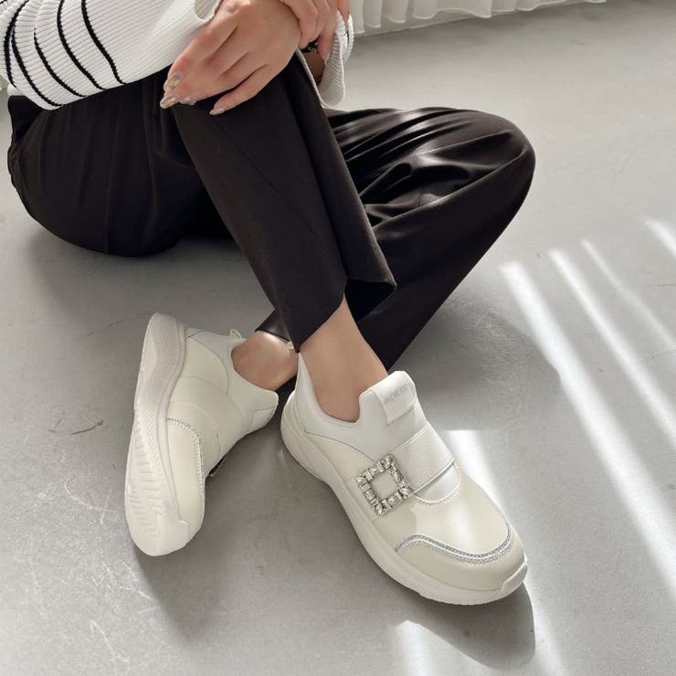 ベージュ | ハンズフリー【瞬間フィット】ビジューバックルスニーカー/OT3777 | ORiental TRaffic