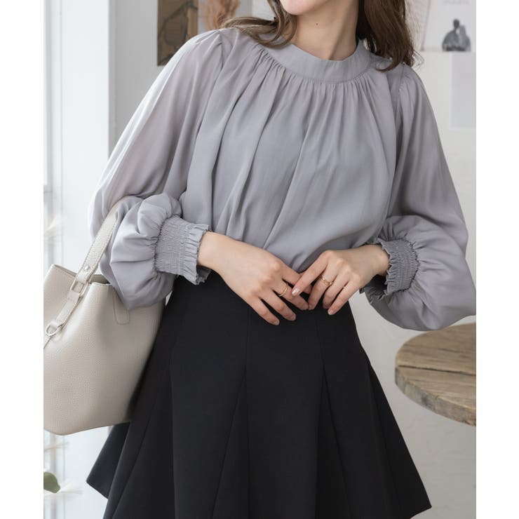 専用アパルトモン クルーネックギャザーブラウス バックリボン ボリュームスリーブ アパルトモン クルーネックギャザーブラウス バックリボン