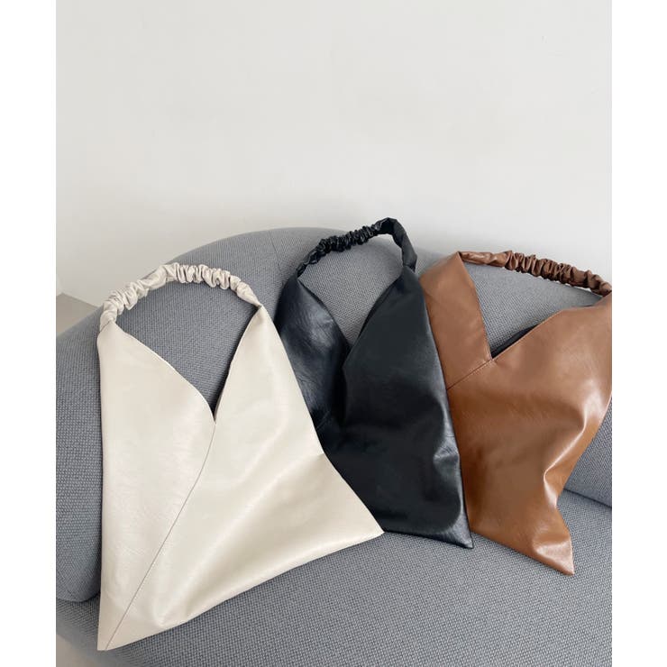 ギャザーハンドル フェイクレザー トライアングル バッグ | Ada. | 詳細画像3 