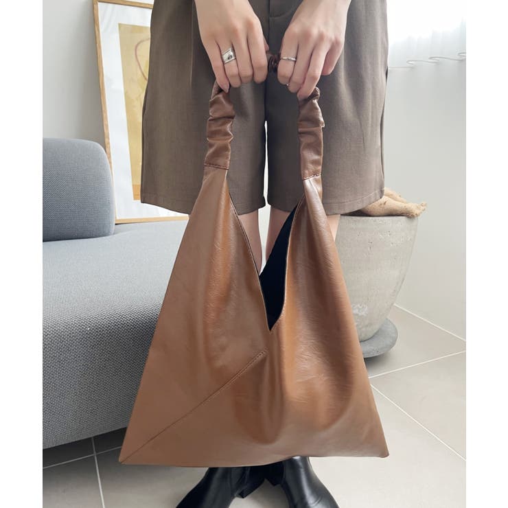 ギャザーハンドル フェイクレザー トライアングル バッグ | Ada. | 詳細画像4 