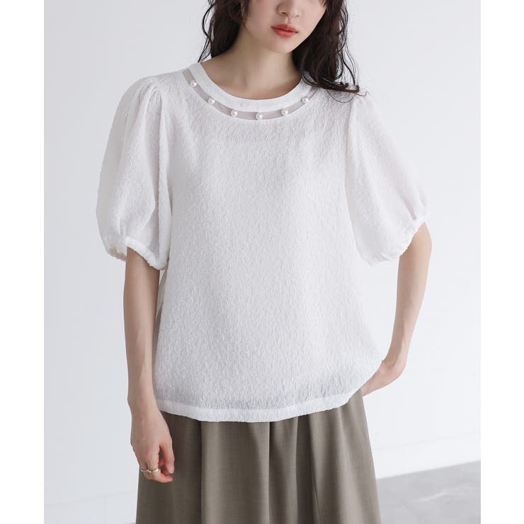 オフホワイト | somari imaginationフェイクパール付きフラワージャカードブラウス | osharewalker