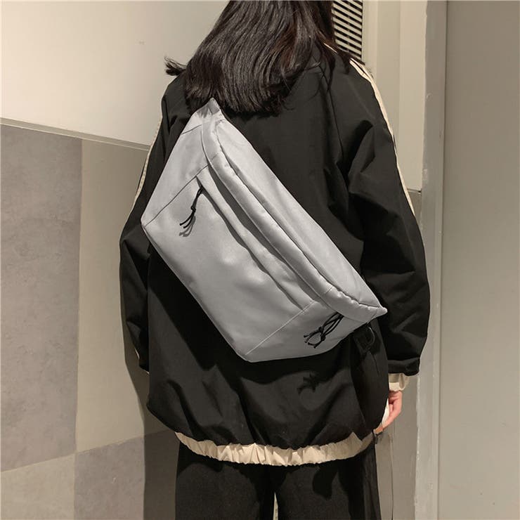 グレー