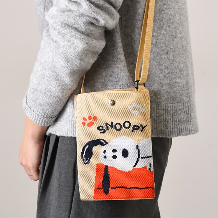 【極美品·レア】スヌーピー スマホショルダーバッグ 阪急コラボ シルバー 未使用 スヌーピー スマホショルダーバッグシルバー 牛革・合皮