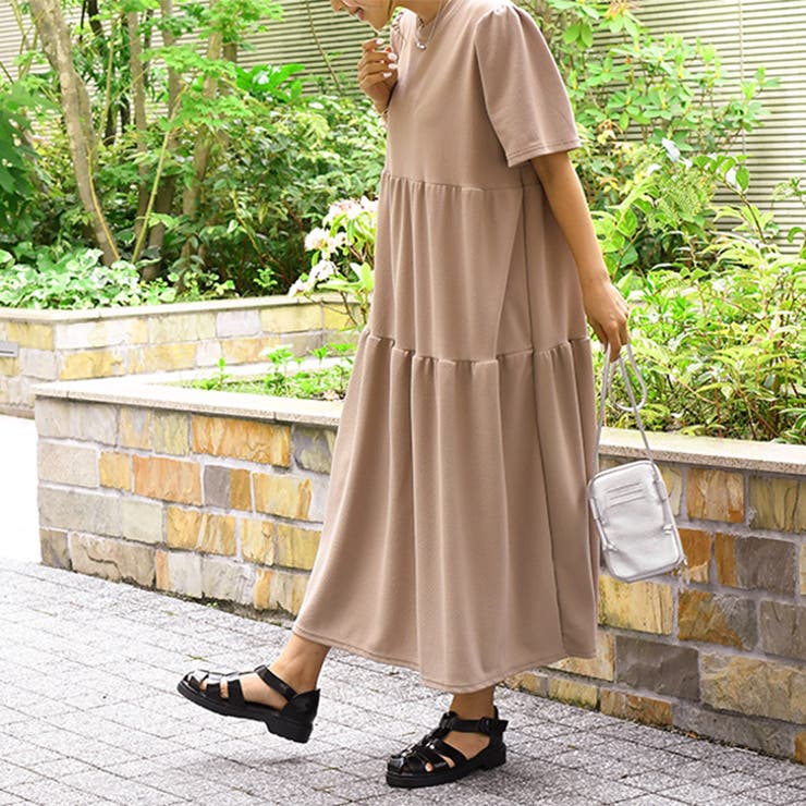 ライトベージュ