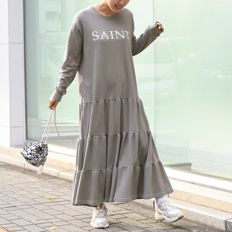 グレー