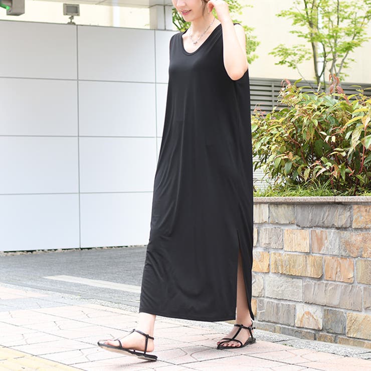 ベルト付き Vネック マキシ丈 ワンピース 黒ワンピの通販 by ॑