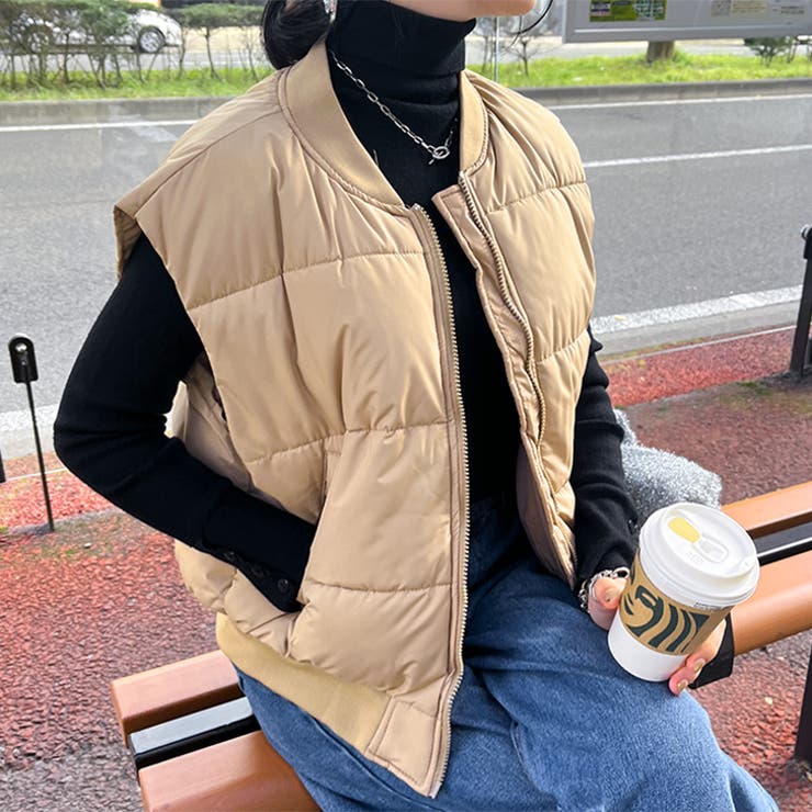 ベージュ