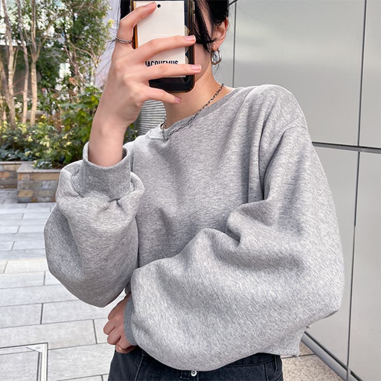 グレー
