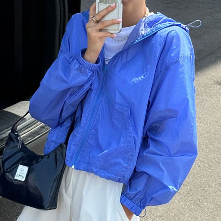 ブルー