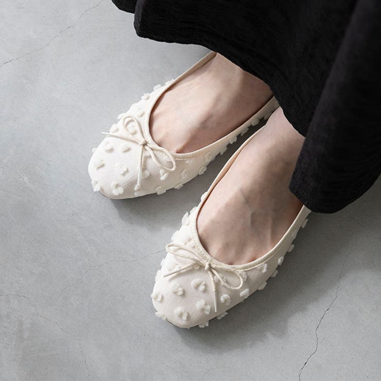 4033ベージュポンポンCL | スクエアトゥ バレエシューズ バレエコア | welleg