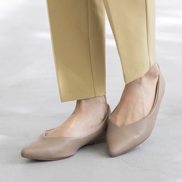 1034グレージュpu | ポインテッドトゥ Vカットデザイン ローヒール | welleg