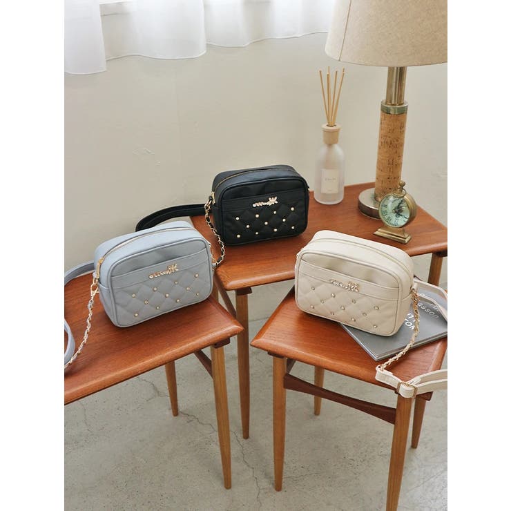 素晴らしい品質 パールビジュー付きフェイクレザーショルダーバッグ[品番 ハンドバッグ
