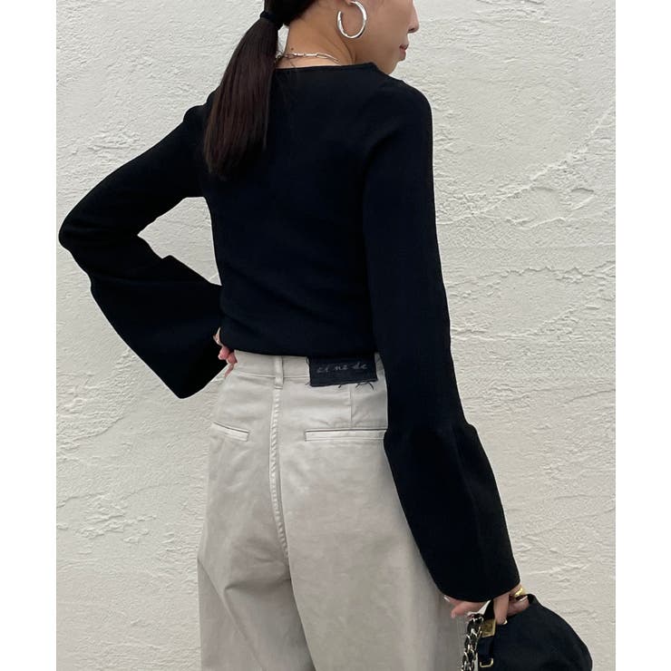 LOUNGEDRESS（ラウンジドレス）の「ベルスリーブブラウス