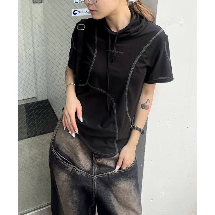 【VETEMENTS】ブラックオーバルロゴクロップド ボクシーフーディ VETEMENTS】ブラック オーバルロゴクロップドボクシーフーディ
