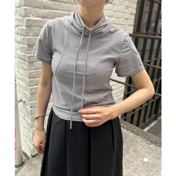 WHO'S WHO gallery】フューチャーロゴハイネックトップス[品番